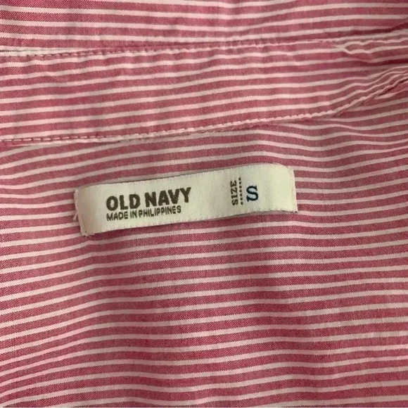 Old Navy red and white pleated button up - Picture 5 of 6